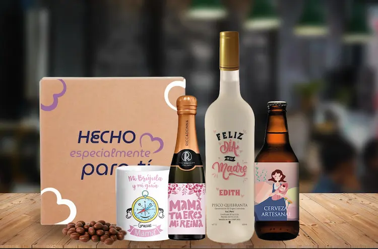 Pisco personalizado, cerveza artesanal personalizada con ilustración, champagne personalizado con frase y taza personalizada por el día de la madre.