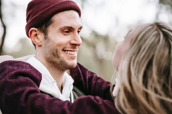 Un hombre enamorado te hace sentir unica