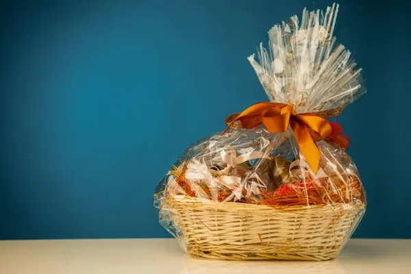 Canastas de cena navideña para cuatro personas con ingredientes precocidos