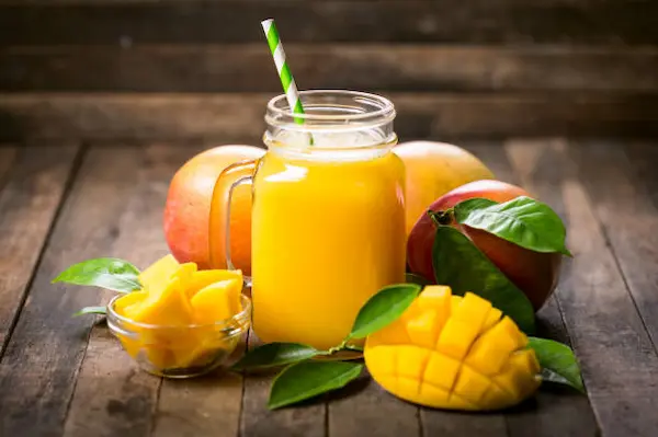 Bebida de mango fresco