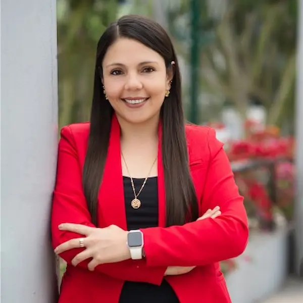 Carla Espinoza – Coordinadora de Marketing